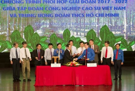 Tuyên dương những tấm gương xuất sắc của tuổi trẻ VRG